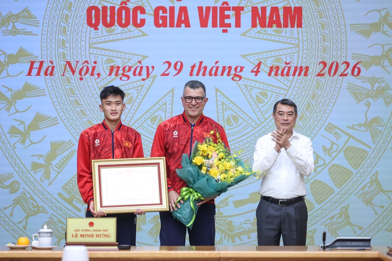 Thủ tướng Lê Minh Hưng gặp mặt, chúc mừng đội tuyển bóng đá nam U17 13 win- Ảnh 5.