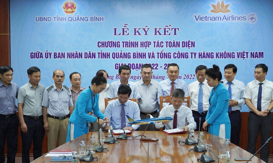 Quảng Bình: Hợp tác cùng Vietnam Airlines phối hợp hình thành các sản phẩm 13 win - Ảnh 1.