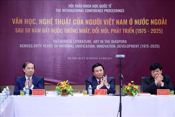 Tạo điều kiện phát triển văn học, nghệ thuật của người 13 win ở nước ngoài - Ảnh 1.