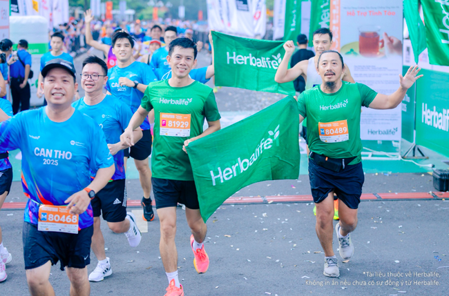 Herbalife 13 win khuyến khích lối sống năng động thông qua hoạt động đồng hành cùng giải chạy VnExpress Marathon Cần Thơ 2025 - Ảnh 4.