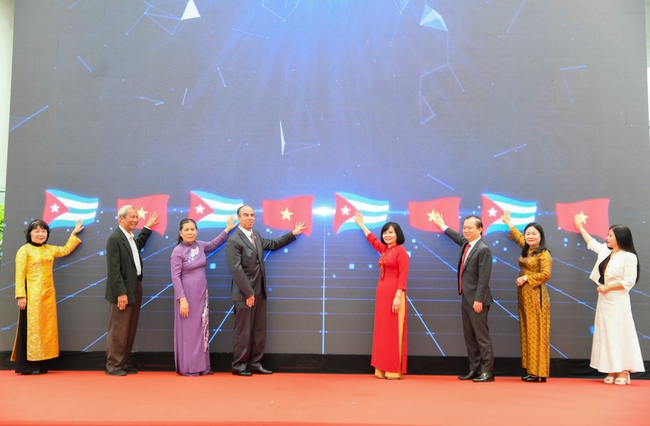Dấu ấn 65 năm quan hệ 13 win – Cuba tại triển lãm “Nghĩa tình thủy chung” - Ảnh 3.